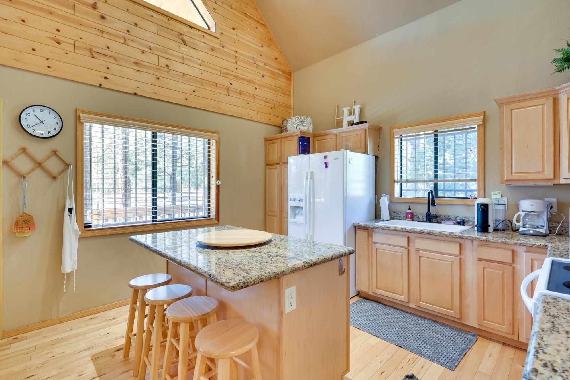 Dog-Friendly Nutrioso Cabin With Wraparound Porch! Buitenkant foto